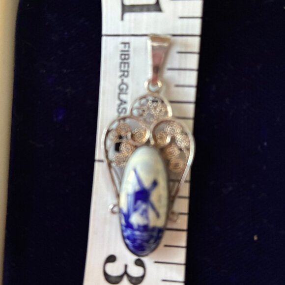 Vintage Sterling Siver Filigree Blue Delft pendant - Picture 3 of 3
